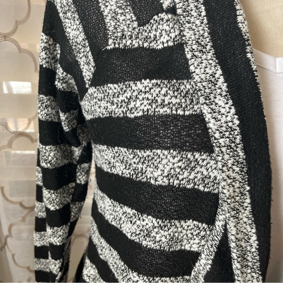 Women’s Daisy Fuentes Black White Striped Cardigan Size Small - Picture 5 of 8